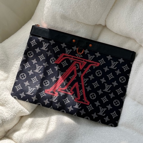 LV限量款倒LV大logo 中性款手拿包