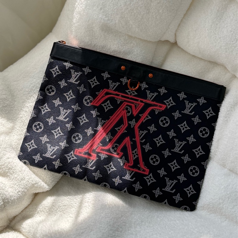 LV限量款倒LV大logo 中性款手拿包-0