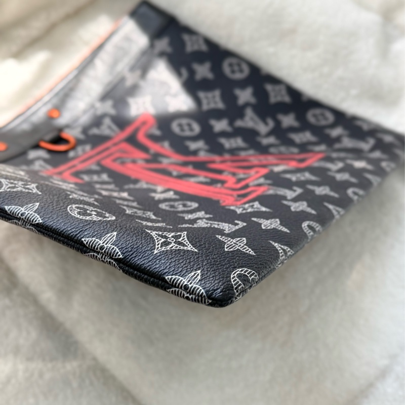 LV限量款倒LV大logo 中性款手拿包-3