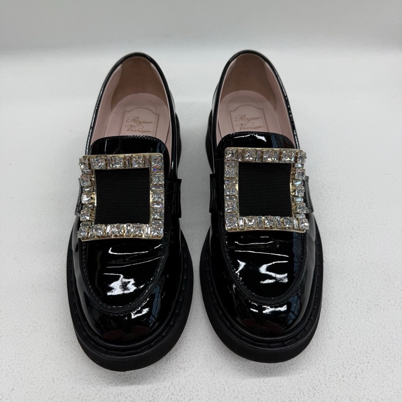 Roger Vivier/RV 黑金色 鑽扣樂福鞋 黑色漆皮材質 搭配方扣水鑽 尺碼：37碼-1