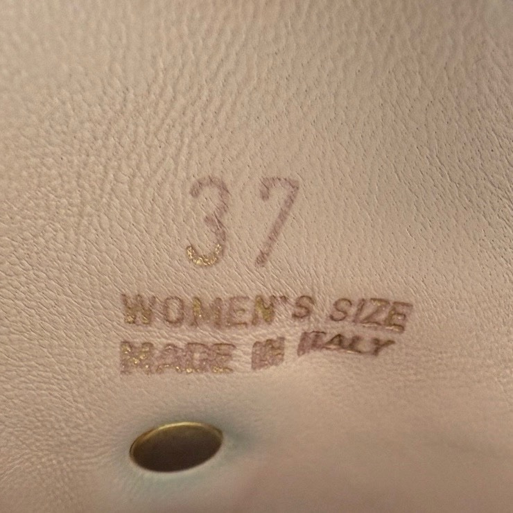 Roger Vivier/RV 黑金色 鑽扣樂福鞋 黑色漆皮材質 搭配方扣水鑽 尺碼：37碼-7