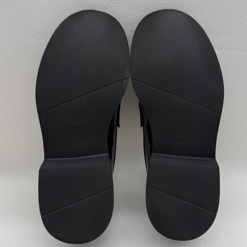 Roger Vivier/RV 黑金色 鑽扣樂福鞋 黑色漆皮材質 搭配方扣水鑽 尺碼：37碼-8