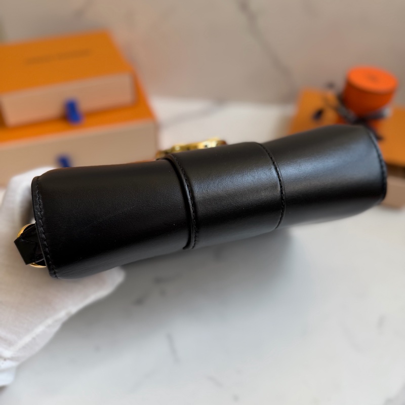 LV Pont 9 小牛皮肩背包 M55948 晶片款-3