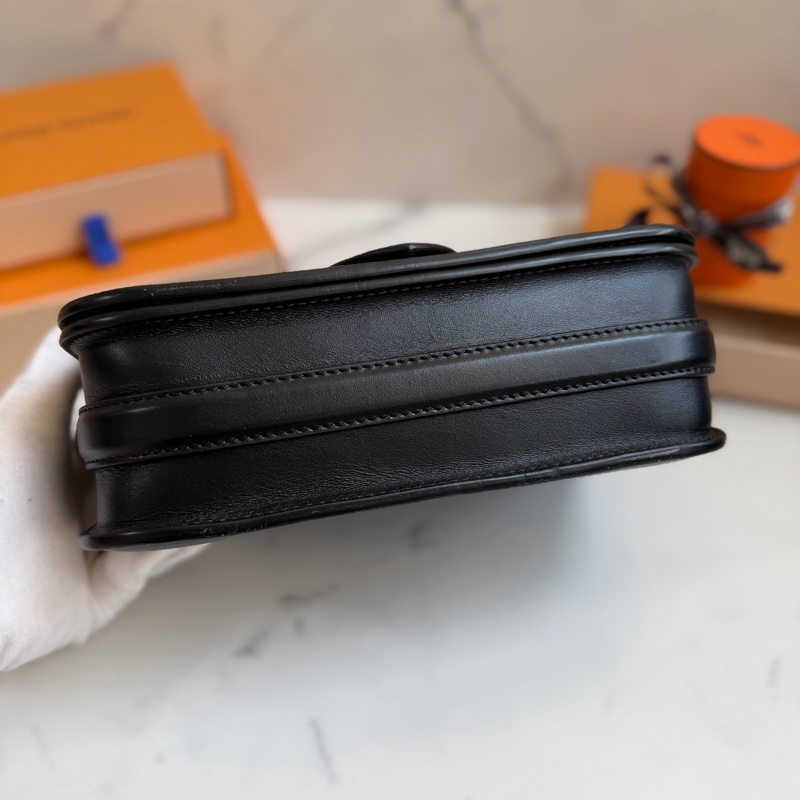 LV Pont 9 小牛皮肩背包 M55948 晶片款-4