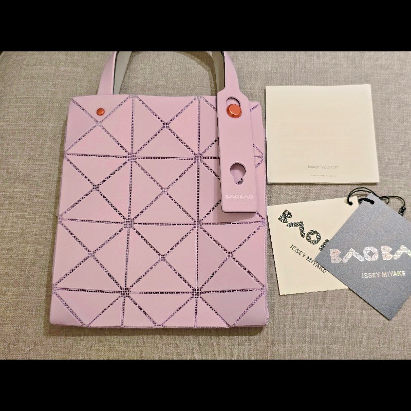 BAOBAO 三宅一生 限定款 日本京都旗艦店購入
2025年限量款
鑽石包,粉色/小號
9.8新-0
