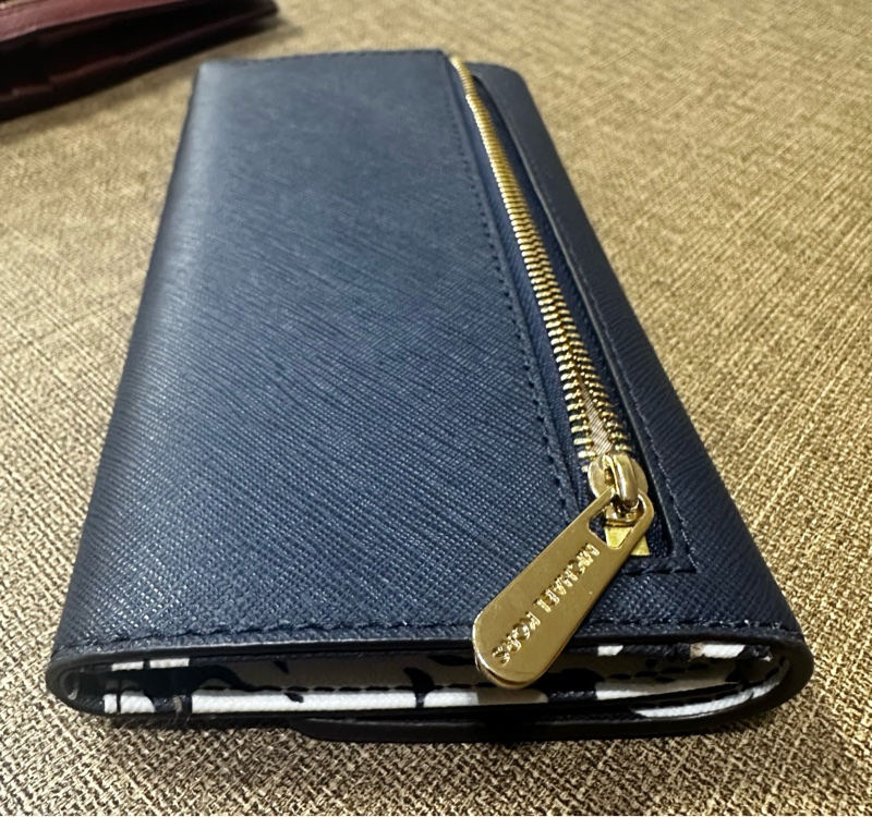 MlCHAEL KORS 防刮三折長夾-深藍/金字Logo防刮皮革三折壓扣式 長夾 海軍藍/朱槿花防刮內層-2