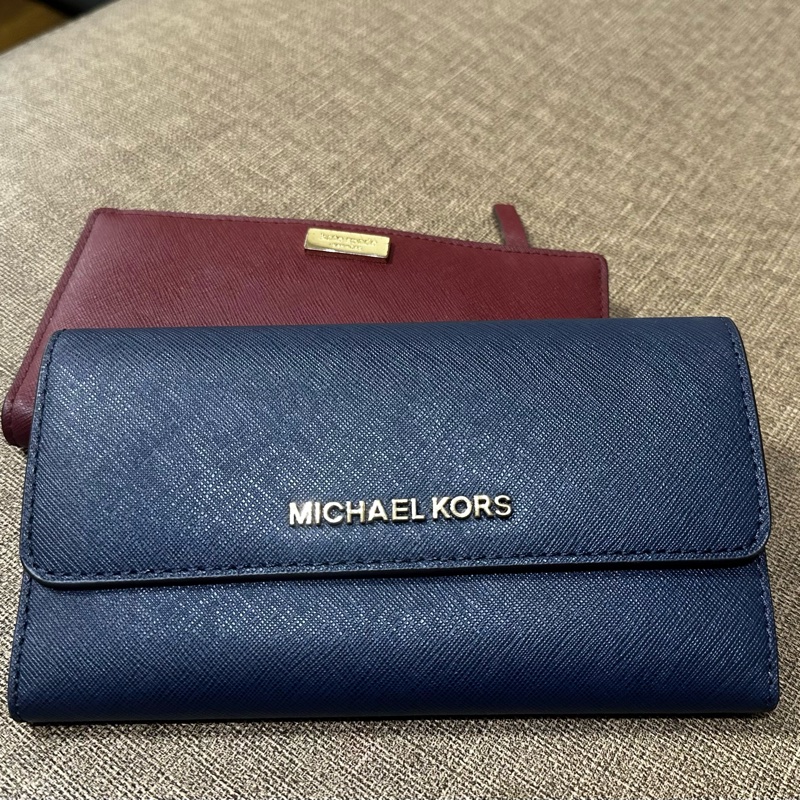 MlCHAEL KORS 防刮三折長夾-深藍/金字Logo防刮皮革三折壓扣式 長夾 海軍藍/朱槿花防刮內層-5