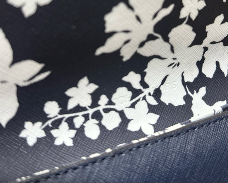 MlCHAEL KORS 防刮三折長夾-深藍/金字Logo防刮皮革三折壓扣式 長夾 海軍藍/朱槿花防刮內層-8