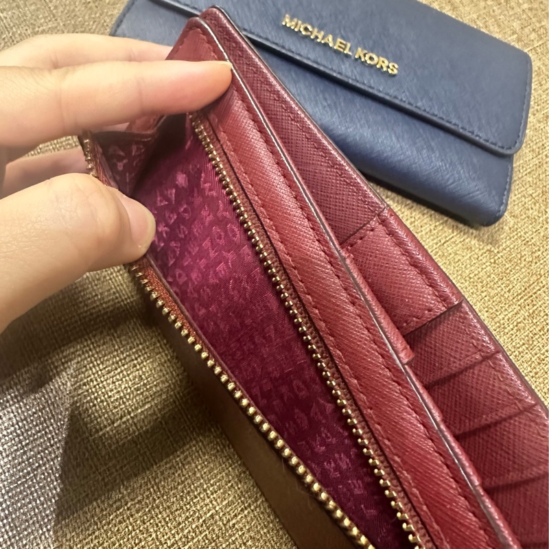 Kate Spade 薄款 鈕扣掀蓋防刮皮革中夾/長夾-酒紅色-4