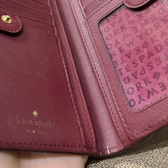 Kate Spade 薄款 鈕扣掀蓋防刮皮革中夾/長夾-酒紅色-9