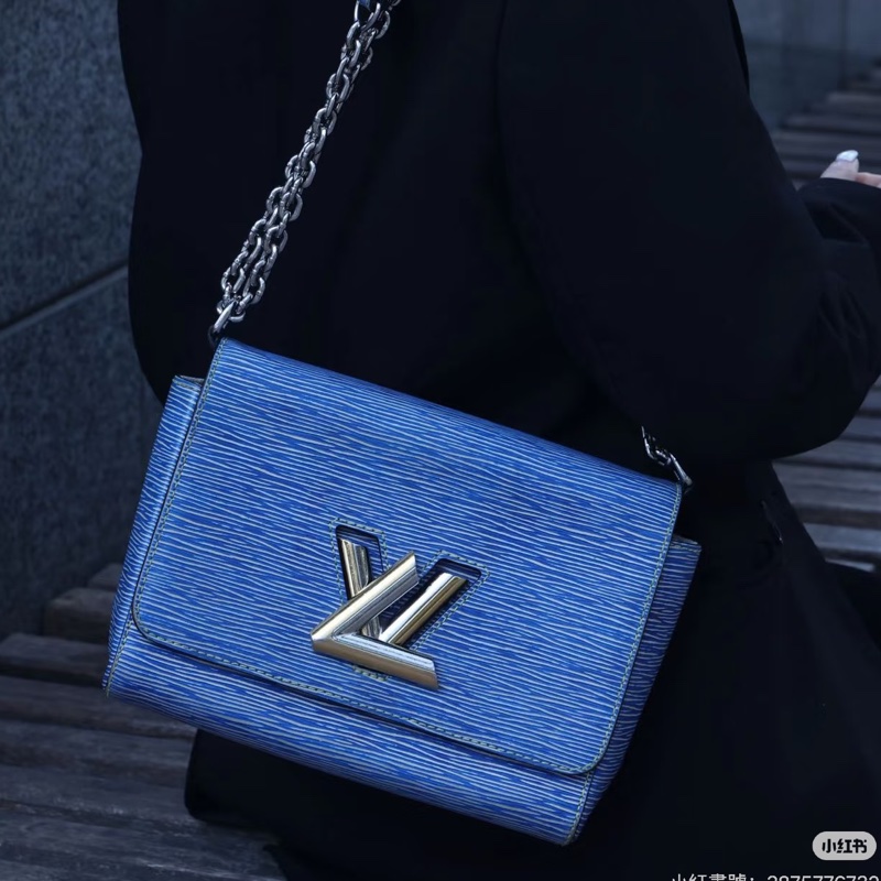 LV Twist Epi 水波紋 藍色鏈條包-0