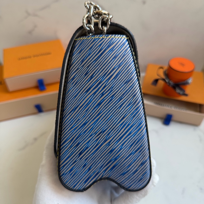 LV Twist Epi 水波紋 藍色鏈條包-5