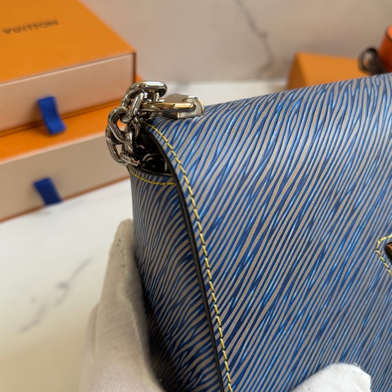 LV Twist Epi 水波紋 藍色鏈條包-11
