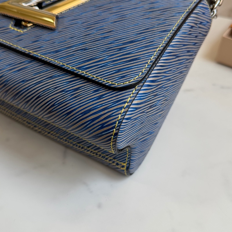 LV Twist Epi 水波紋 藍色鏈條包-13