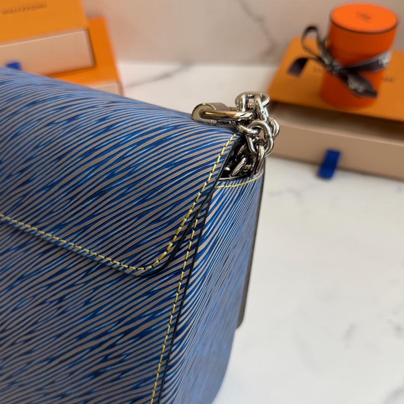 LV Twist Epi 水波紋 藍色鏈條包-14
