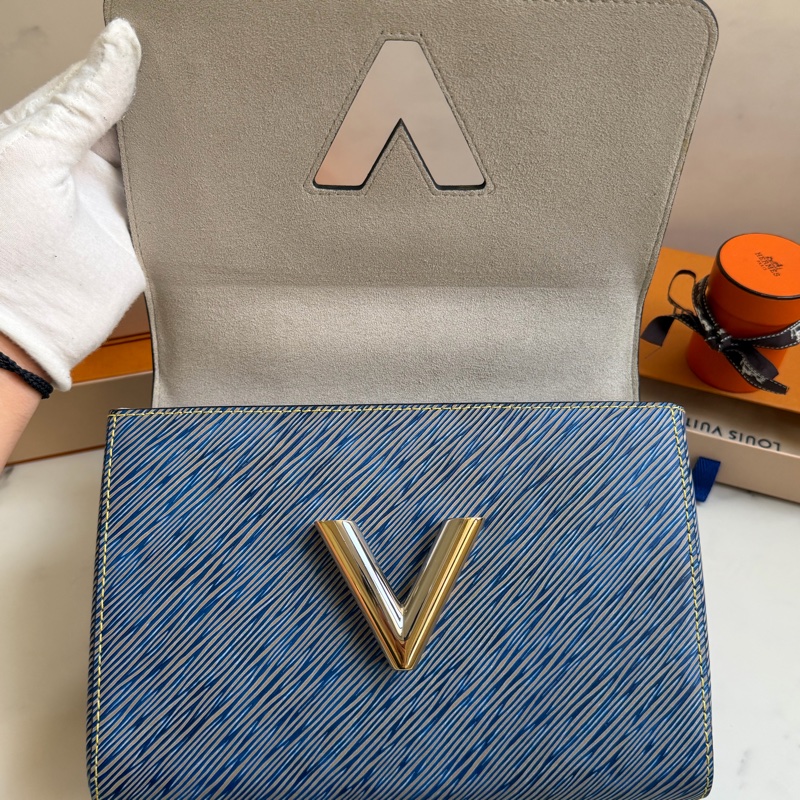 LV Twist Epi 水波紋 藍色鏈條包-19