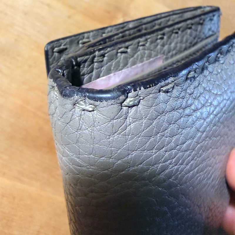 二手『FENDI 芬迪』 PEEKABOO SELLERIA 手工明縫線 中夾 雙摺錢包 淺灰褐色 大象灰-13