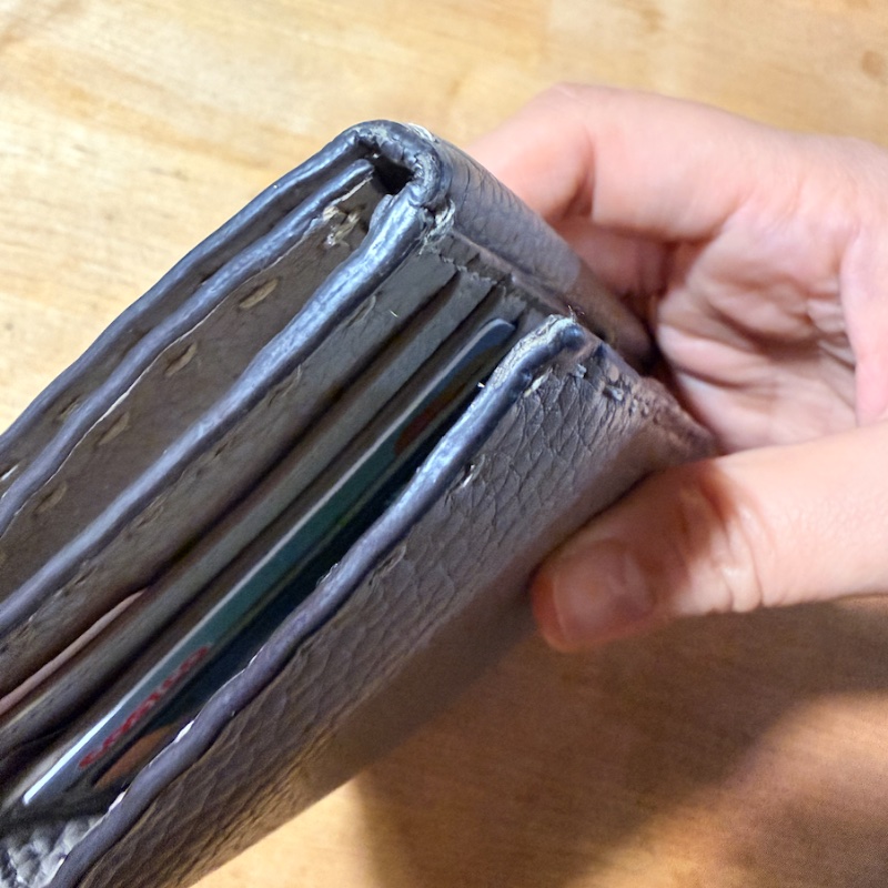 二手『FENDI 芬迪』 PEEKABOO SELLERIA 手工明縫線 中夾 雙摺錢包 淺灰褐色 大象灰-14