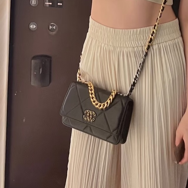美到心巴上🤤超便宜😍Chanel 香奈兒黑金菱格紋19bag全皮鏈條woc單肩斜挎包-6