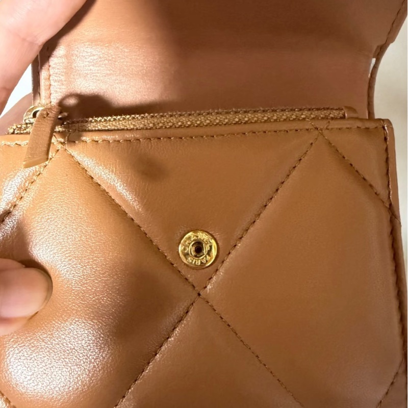 Chanel 焦糖羊皮短夾-5