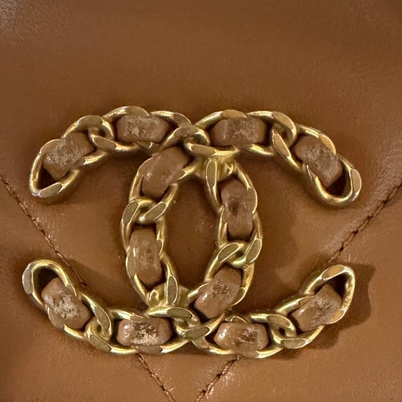 Chanel 焦糖羊皮短夾-9