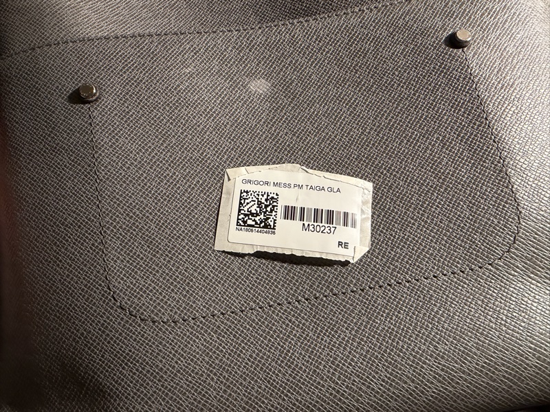 Louis Vuitton Taiga Grigori Messenger Shoulder Bag-16
