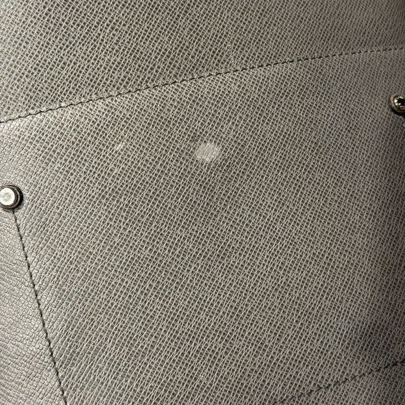 Louis Vuitton Taiga Grigori Messenger Shoulder Bag-18