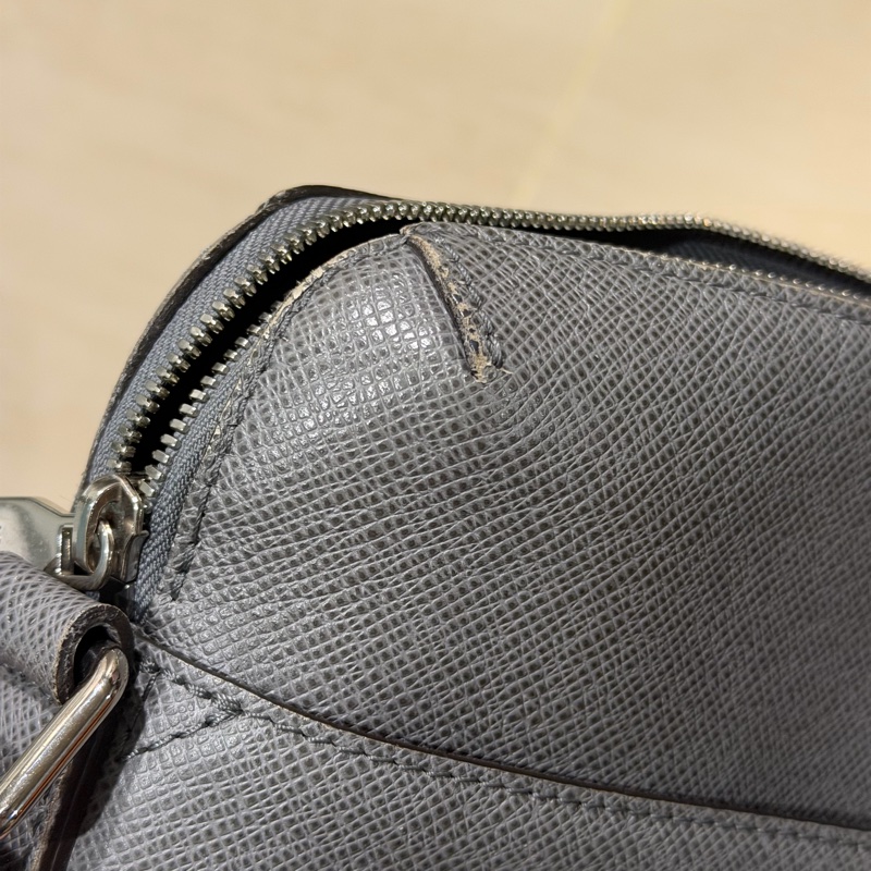 Louis Vuitton Taiga Grigori Messenger Shoulder Bag-19