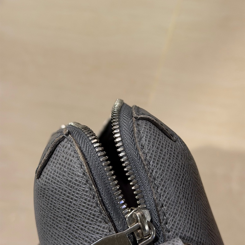 Louis Vuitton Taiga Grigori Messenger Shoulder Bag-20