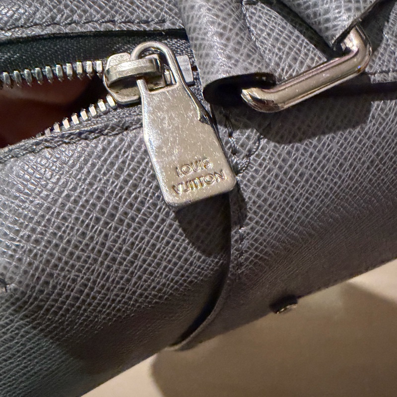 Louis Vuitton Taiga Grigori Messenger Shoulder Bag-25