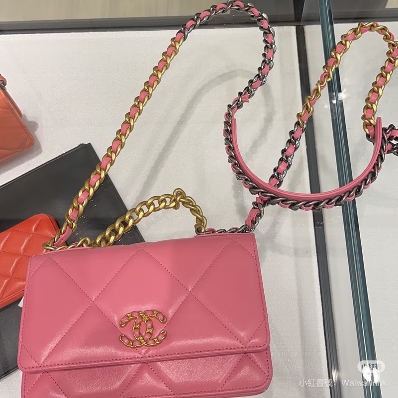 CHANEL  19bag WOC 唇膏粉💕-1