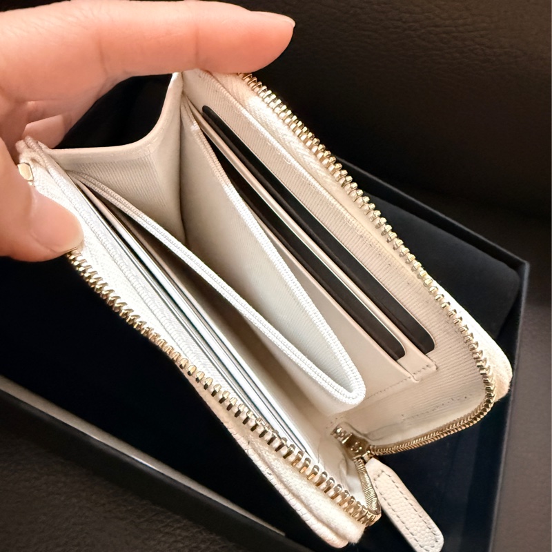 Chanel 🔥爆款🔥很仙~超級仙的白雪公主L短夾 全新全配-4