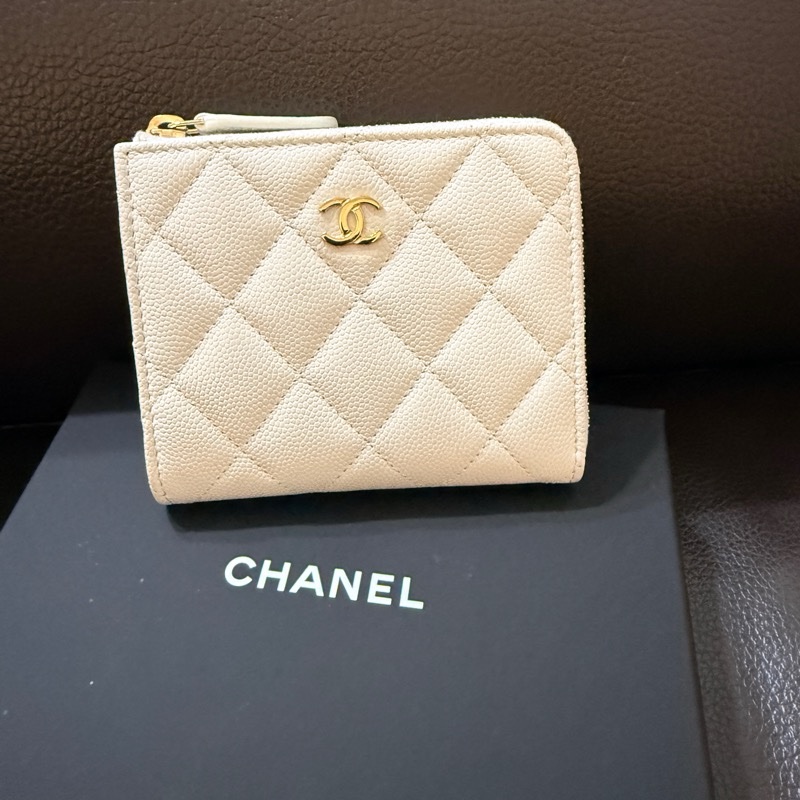 Chanel 🔥爆款🔥很仙~超級仙的白雪公主L短夾 全新全配-5