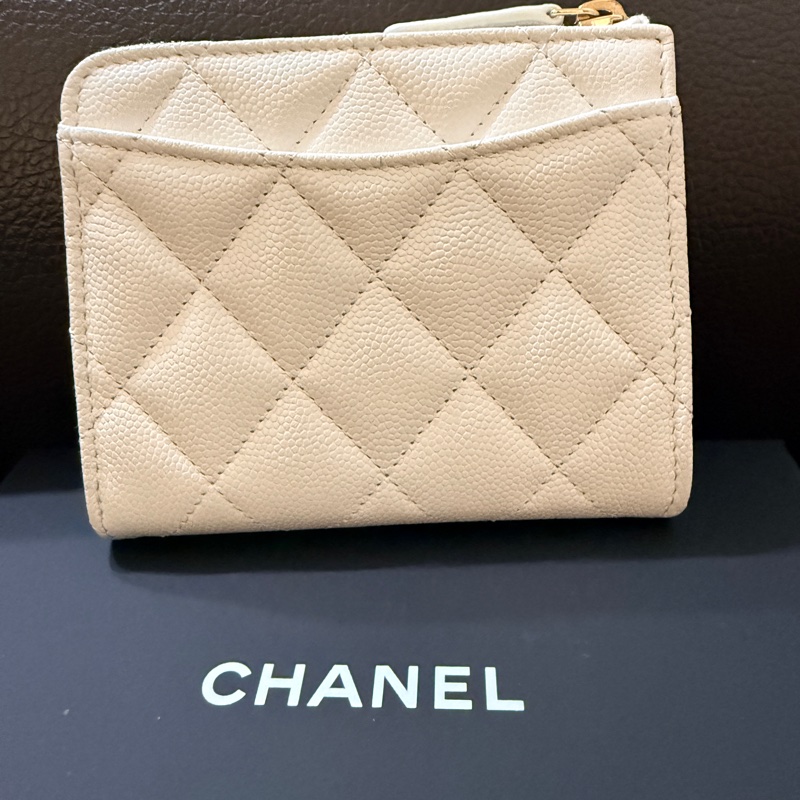 Chanel 🔥爆款🔥很仙~超級仙的白雪公主L短夾 全新全配-6