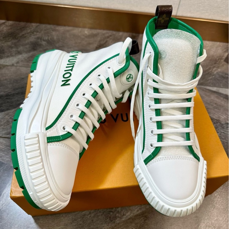 閒置新 未使用 LV 路易威登 Squad 字母logo厚底高幫餅乾鞋 休闲鞋-2