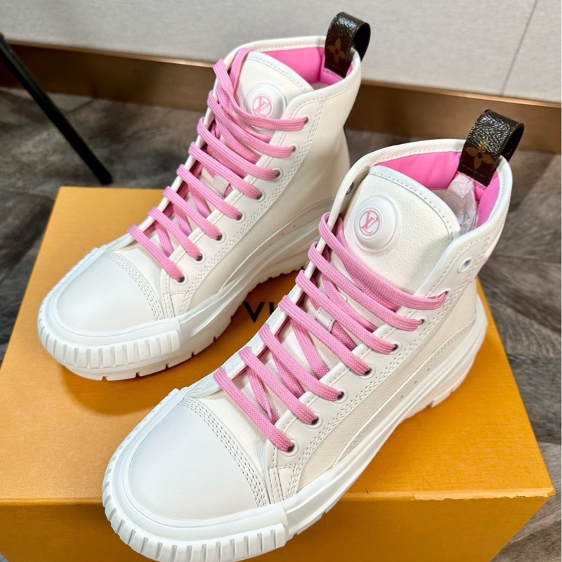 閒置新 未使用LV 路易威登 經典款 Squad 字母logo厚底高幫餅乾鞋 37.5碼休閒鞋 搭配老花裝飾 超輕增高-0