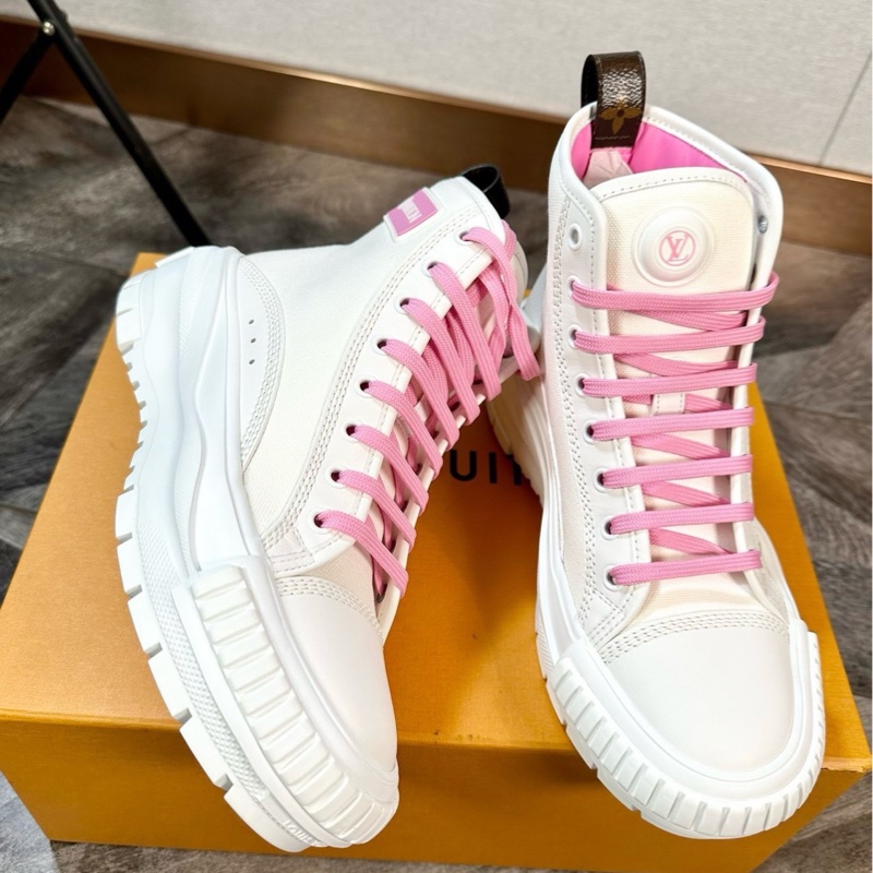 閒置新 未使用LV 路易威登 經典款 Squad 字母logo厚底高幫餅乾鞋 37.5碼休閒鞋 搭配老花裝飾 超輕增高-1