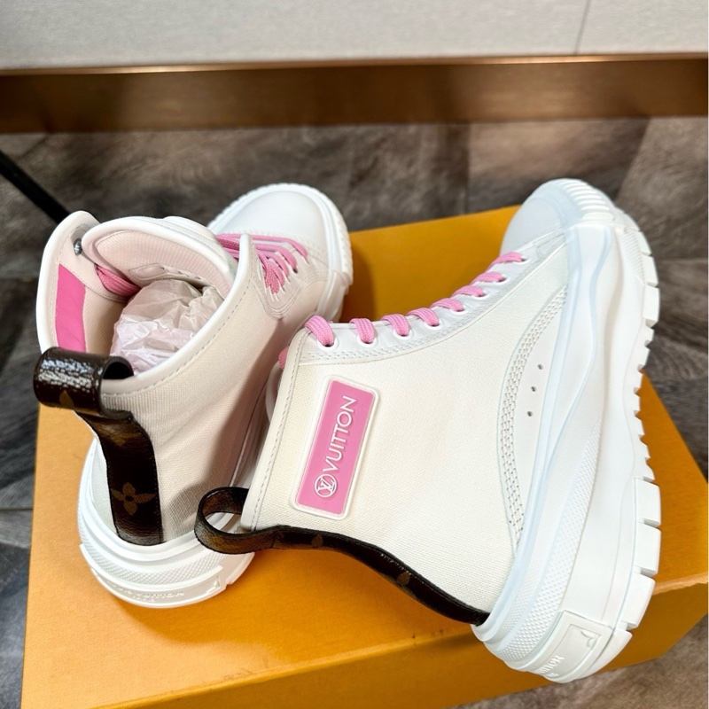 閒置新 未使用LV 路易威登 經典款 Squad 字母logo厚底高幫餅乾鞋 37.5碼休閒鞋 搭配老花裝飾 超輕增高-3