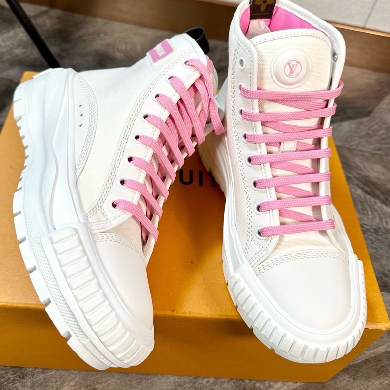 閒置新 未使用LV 路易威登 經典款 Squad 字母logo厚底高幫餅乾鞋 37.5碼休閒鞋 搭配老花裝飾 超輕增高-5