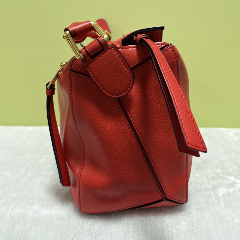 LOEWE/羅意威 紅色金扣puzzle幾何包手提斜挎包 有塵袋說明书 尺寸29*12-3