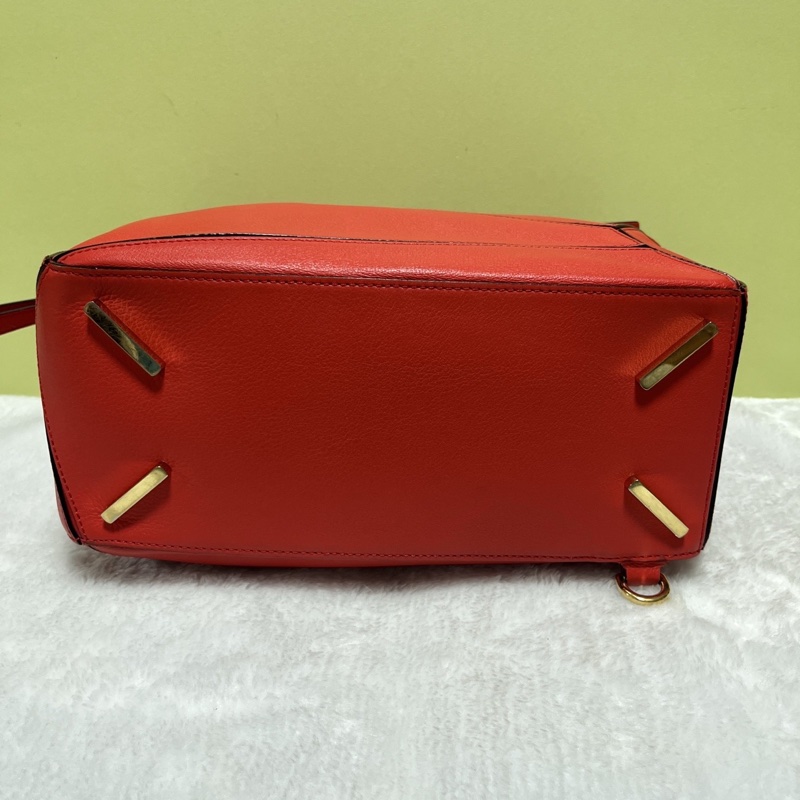 LOEWE/羅意威 紅色金扣puzzle幾何包手提斜挎包 有塵袋說明书 尺寸29*12-5