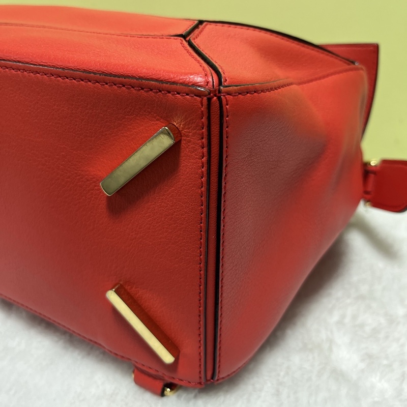 LOEWE/羅意威 紅色金扣puzzle幾何包手提斜挎包 有塵袋說明书 尺寸29*12-6