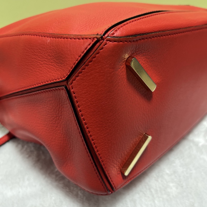 LOEWE/羅意威 紅色金扣puzzle幾何包手提斜挎包 有塵袋說明书 尺寸29*12-7