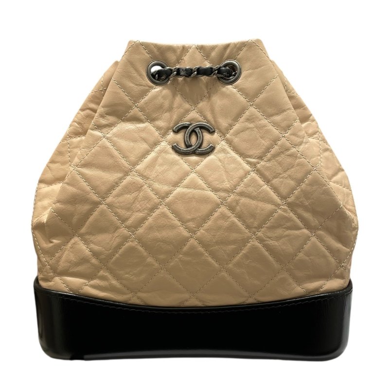 CHANEL 香奈兒 GABRIELLE 後背包 流浪包 皮革 粉膚色 金銀扣-0