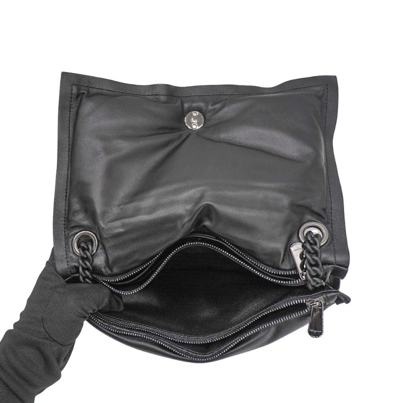 Ferragamo 霧面牛皮黑鍊肩背枕頭包(黑)-4