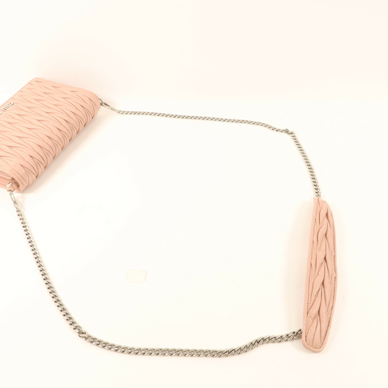 Miu Miu 羊皮皮革Mateiasse Delice銀扣鏈帶肩背袋-4