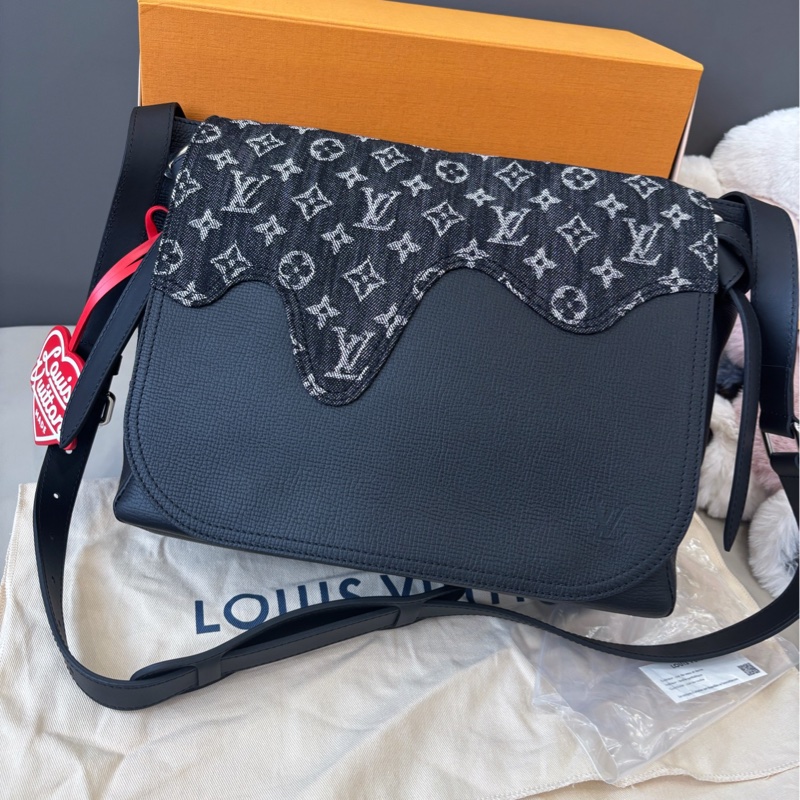 LV Nigo聯名款牛仔拼皮郵差包 尺寸約31×26 芯片款 附件:盒子塵袋-2