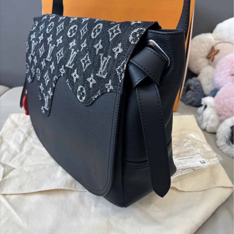 LV Nigo聯名款牛仔拼皮郵差包 尺寸約31×26 芯片款 附件:盒子塵袋-4