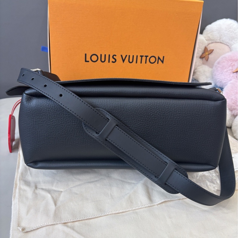 LV Nigo聯名款牛仔拼皮郵差包 尺寸約31×26 芯片款 附件:盒子塵袋-7