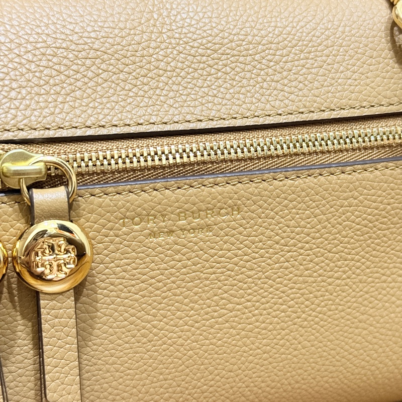 一摸就知道質感不輸小香 櫃上近1萬5🔥新款飯盒包Tory Burch Romy mini bag斜背包 (棕色 駝色 栗色 芝麻色 奶茶色)-2